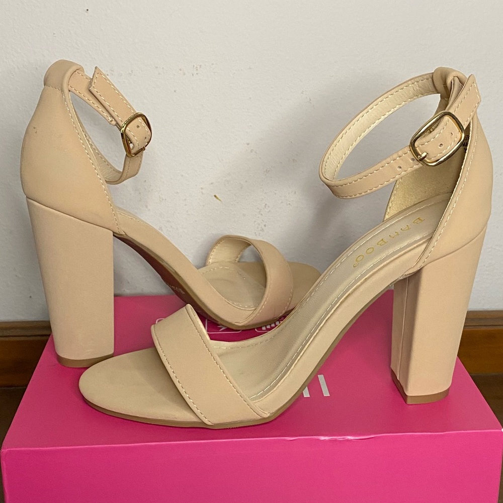 2/$50 New Nude Bamboo Heeled Sandals Sz 6.5